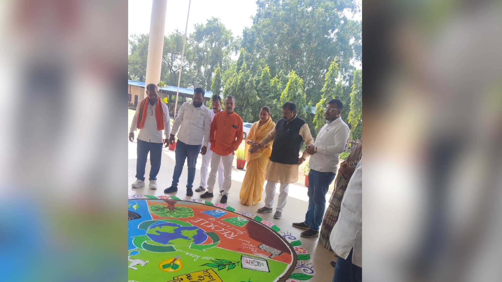 Patan News: चित्रों और भाषणों में विद्यार्थियों ने दिखाया विकसित भारत का सपना, स्वामी आत्मानंद स्कूल में हुआ प्रमाण पत्र वितरण