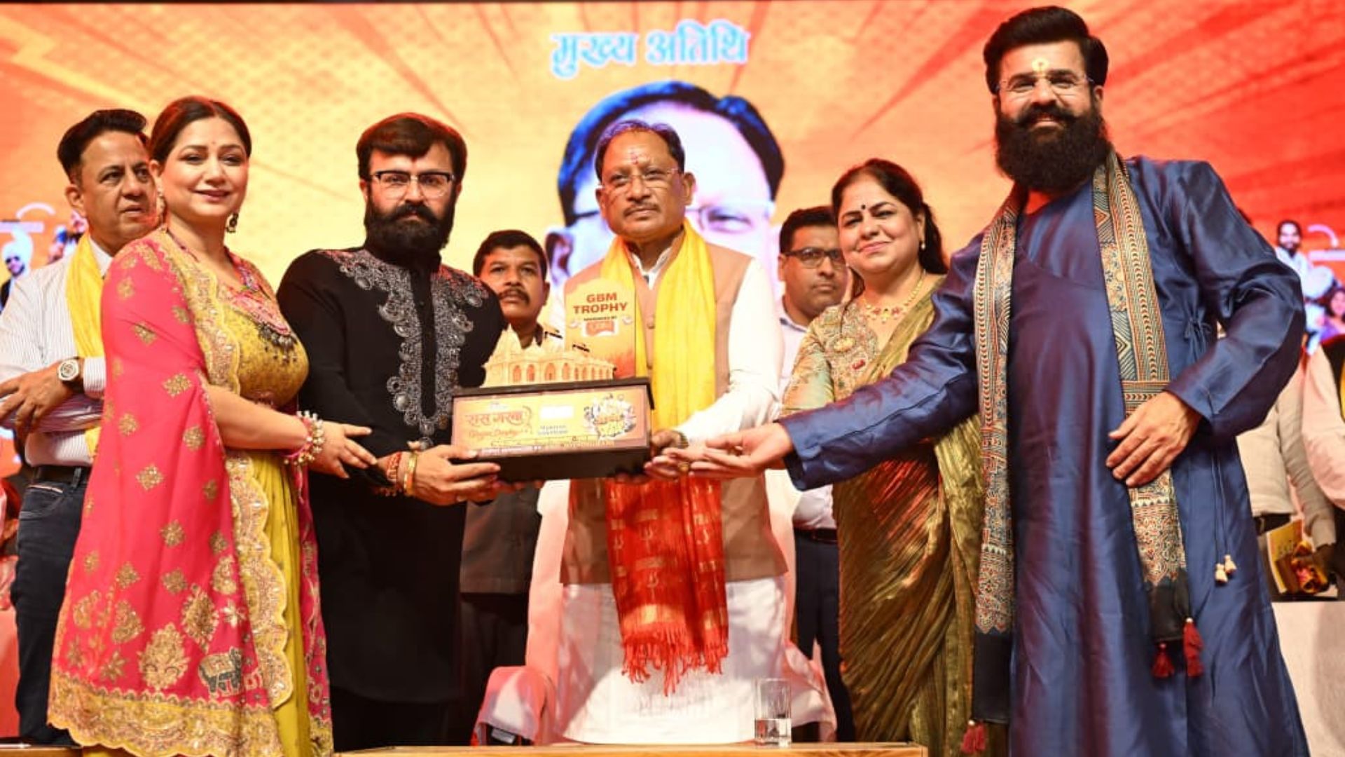 Chhattisgarh Latest News: गरबा और दुर्गा पूजा आयोजनों में शामिल हुए मुख्यमंत्री विष्णु देव साय, विकास के साथ संस्कृति और विरासत के संरक्षण पर दिया जोर