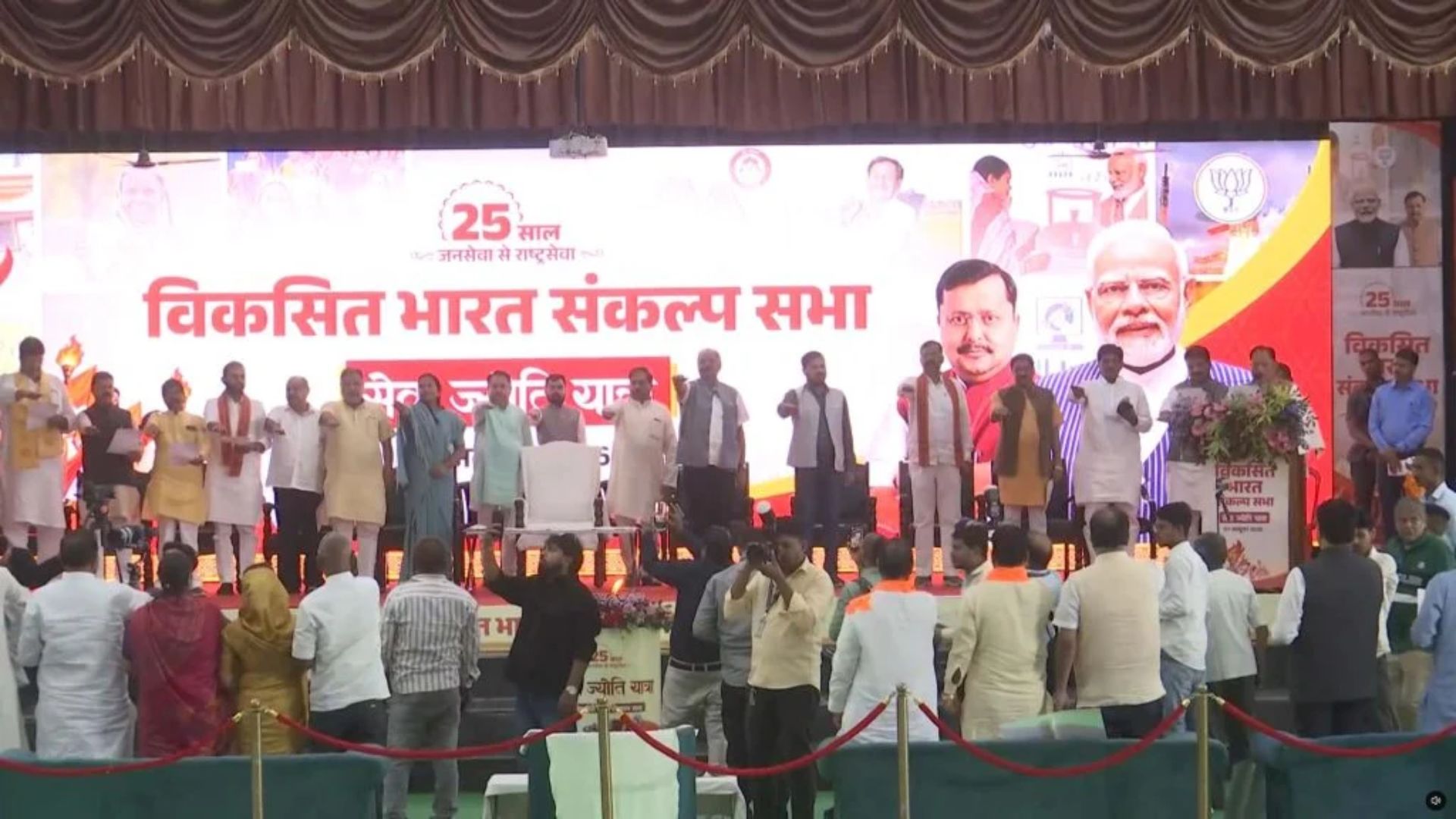 Raipur News: मशाल लेकर सेवा ज्योति यात्रा में शामिल हुए CM साय, IGKV से तेलीबांधा तक निकली बाइक रैली
