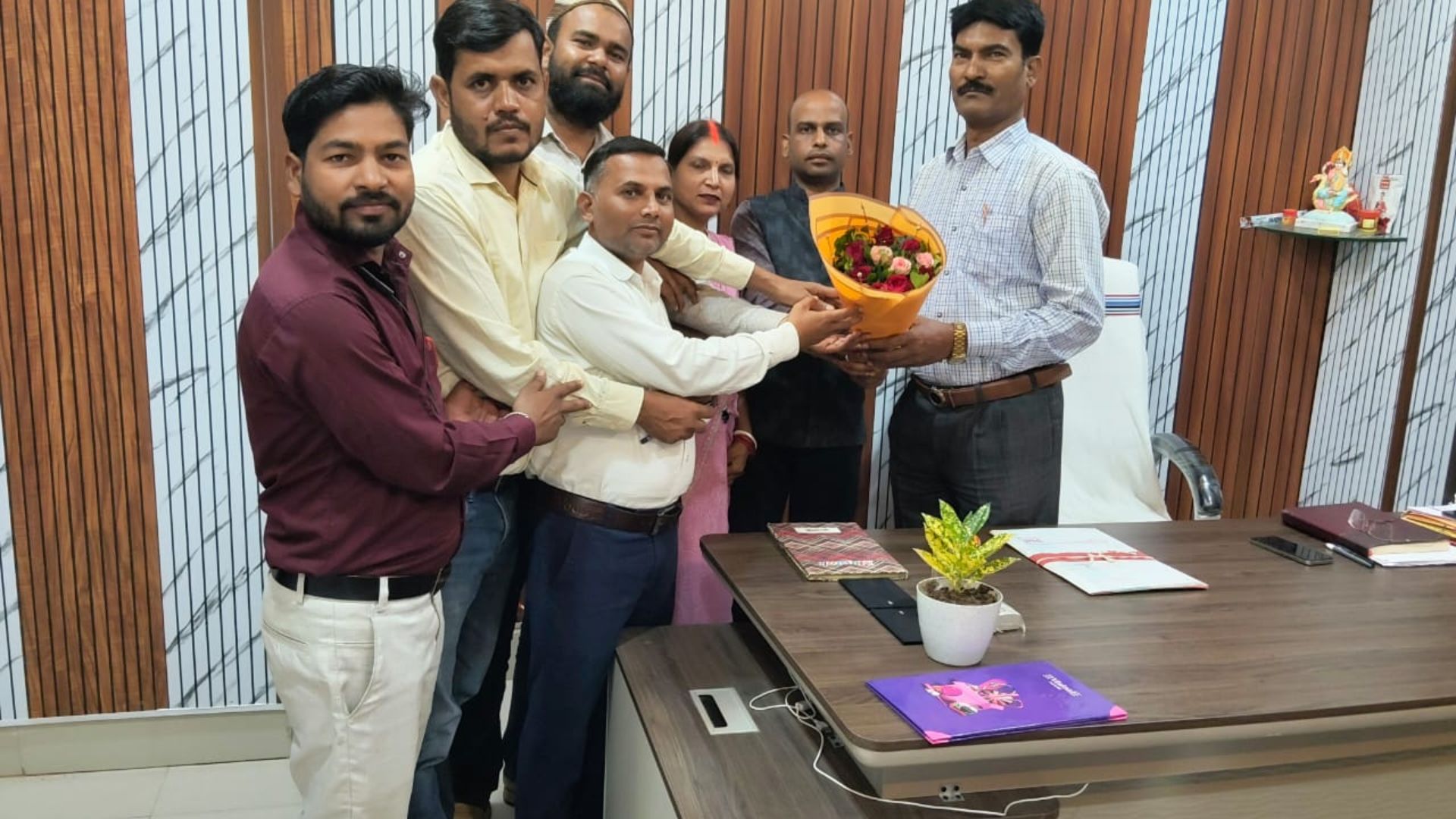 Balrampur Latest News: बलरामपुर में शिक्षा व्यवस्था को मजबूत बनाने की पहल, निजी स्कूल संचालकों ने जिला शिक्षा अधिकारी से की सौजन्य भेंट